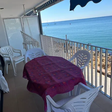 Sea View Apartment *